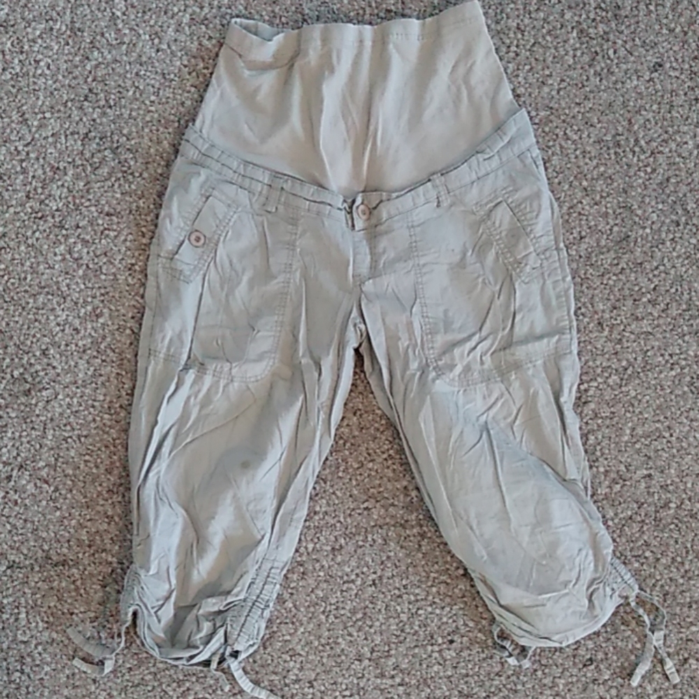 Maternity capris